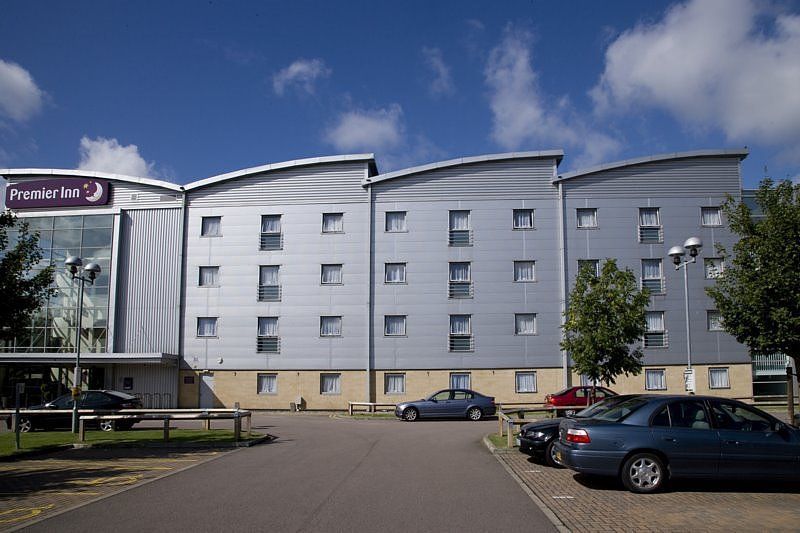 Premier Inn Watford Central Exterior photo