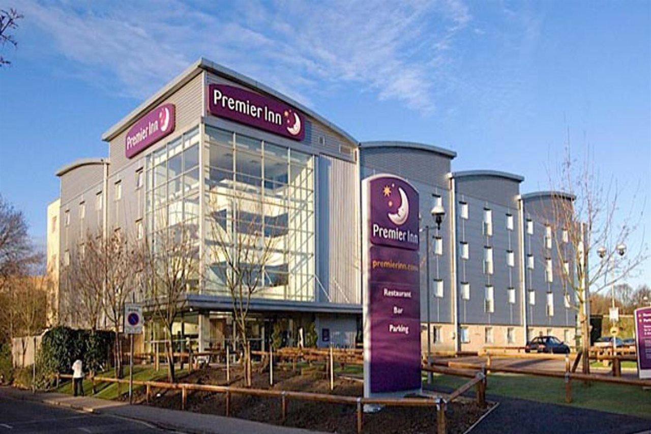 Premier Inn Watford Central Exterior photo