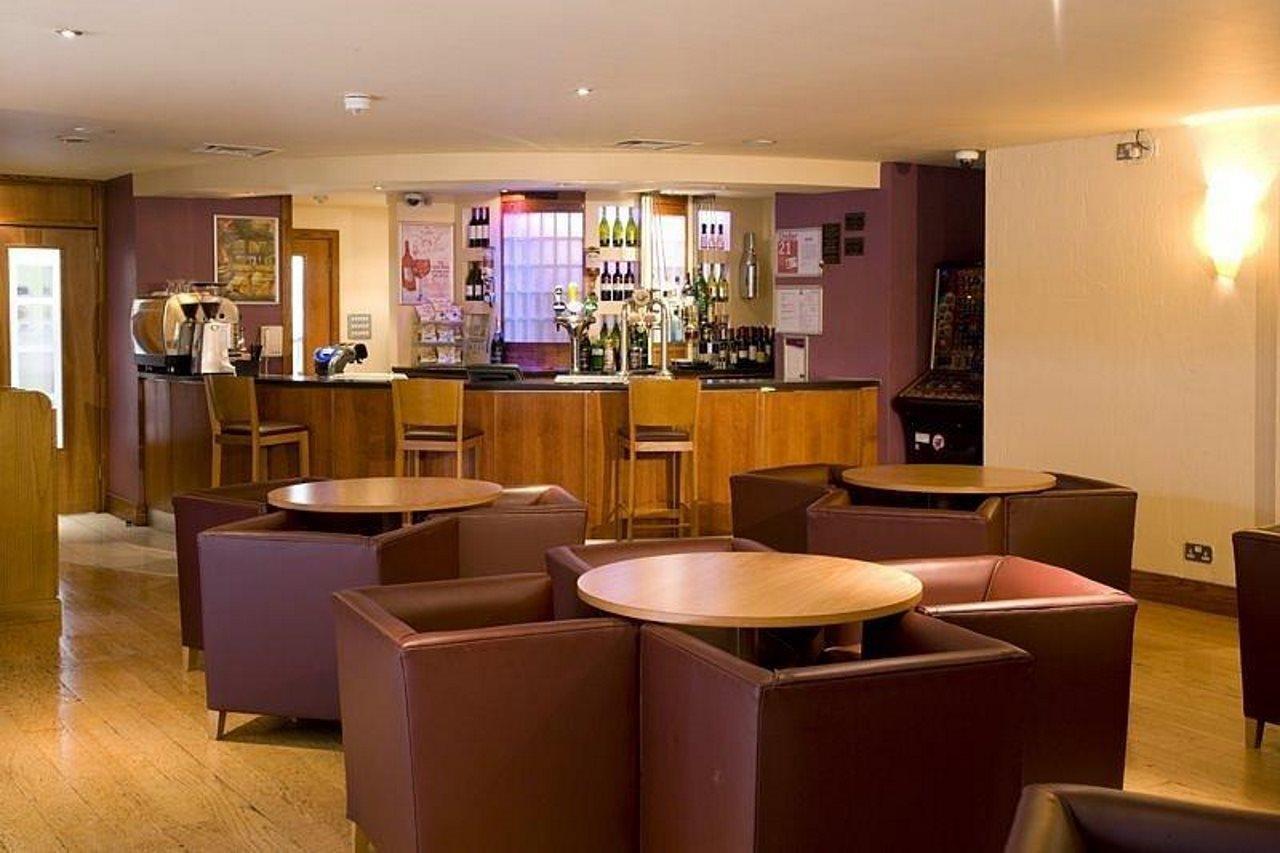 Premier Inn Watford Central Exterior photo