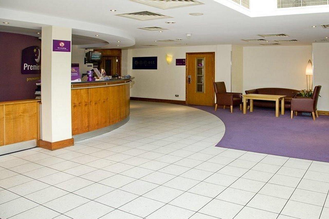 Premier Inn Watford Central Exterior photo