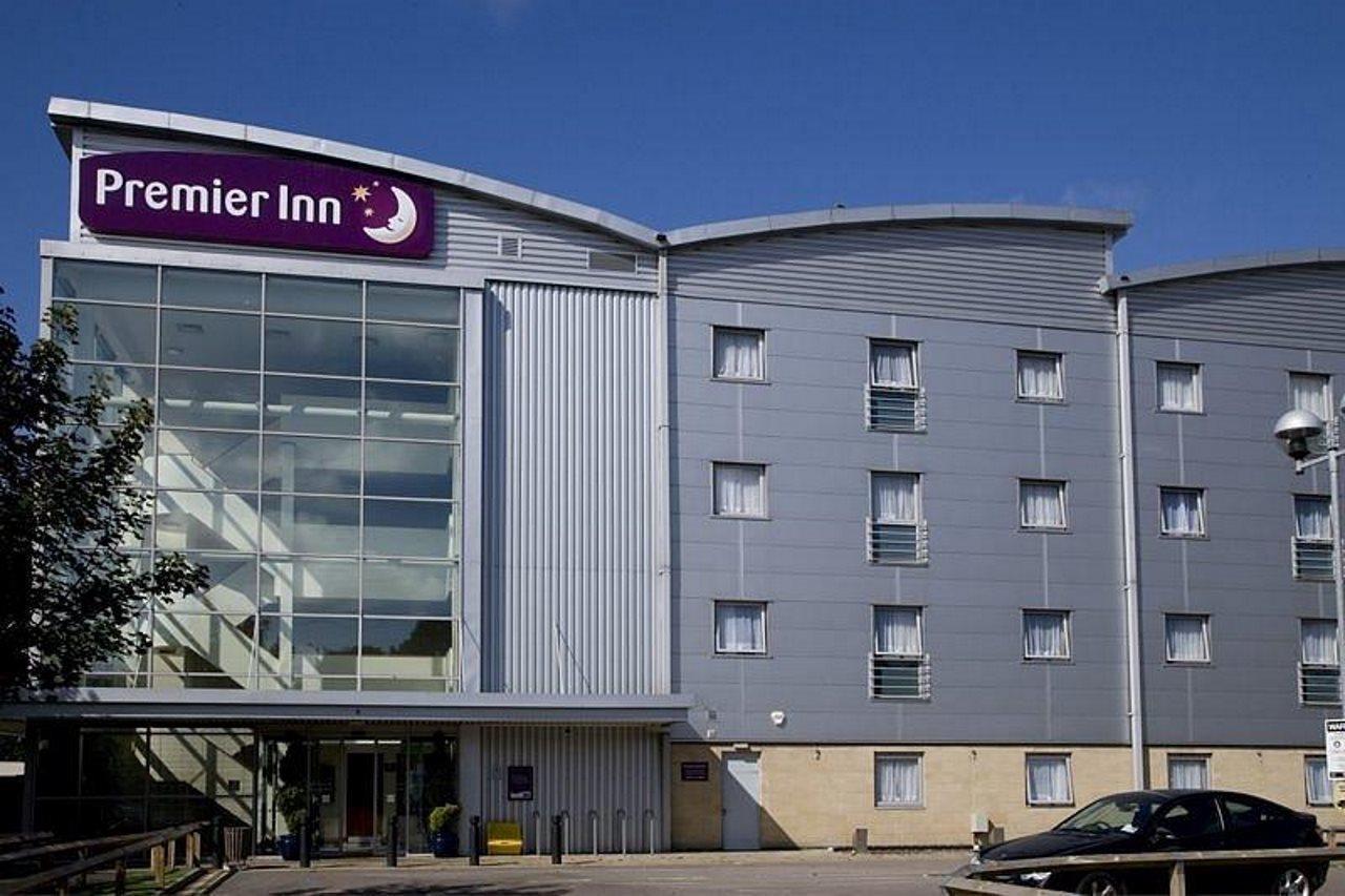 Premier Inn Watford Central Exterior photo