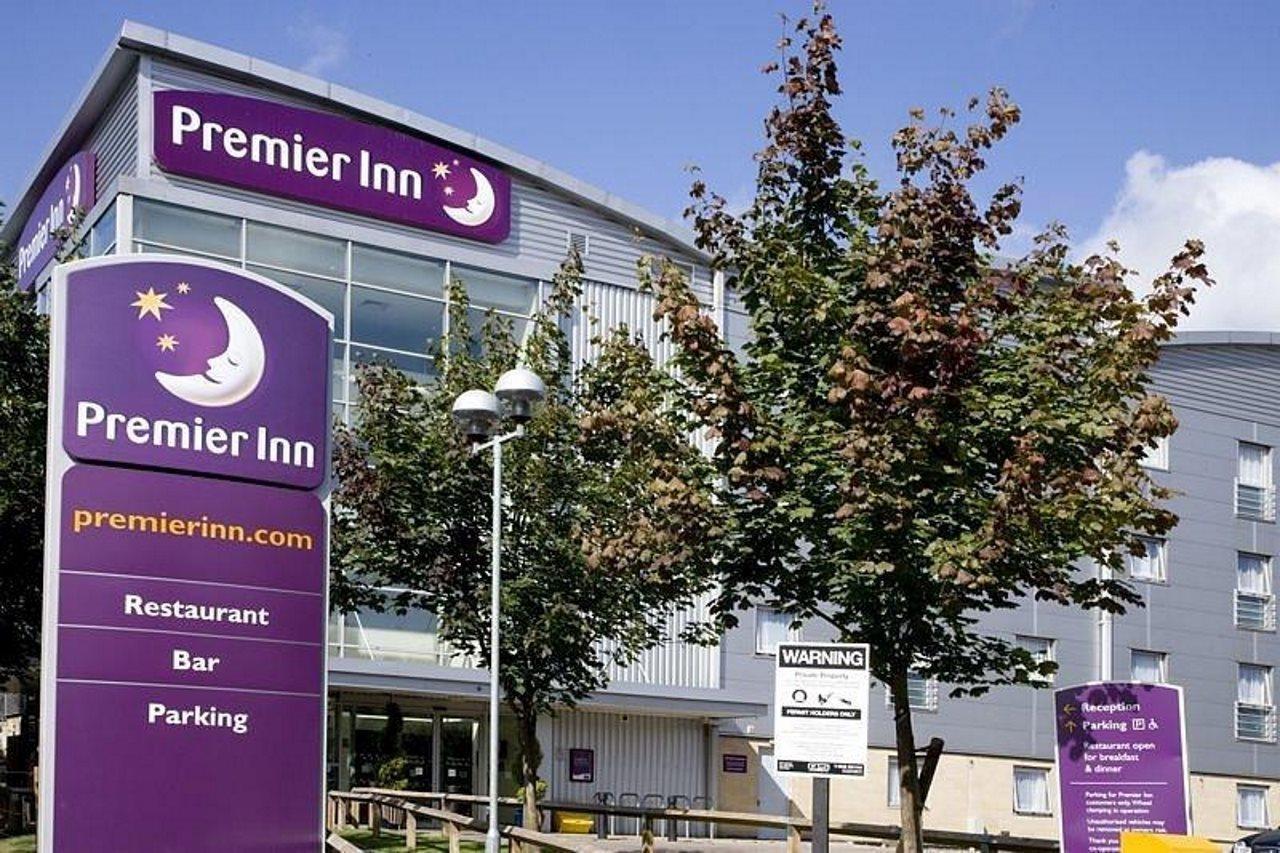 Premier Inn Watford Central Exterior photo