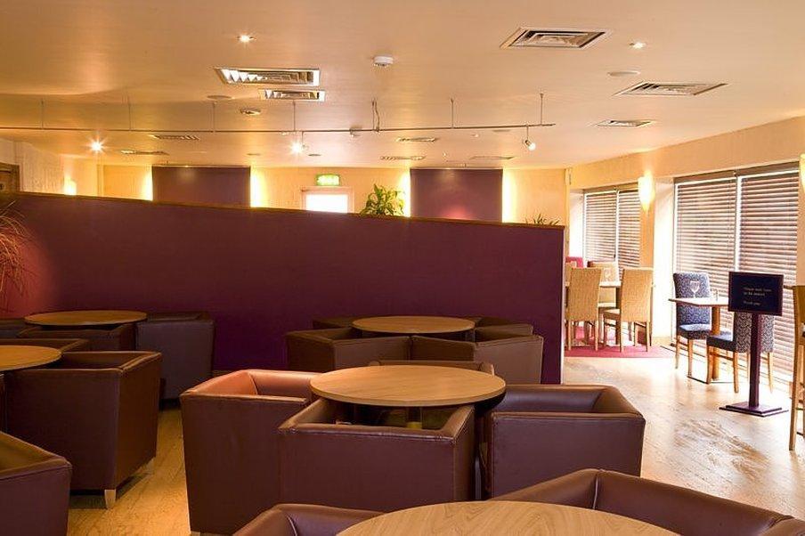 Premier Inn Watford Central Exterior photo